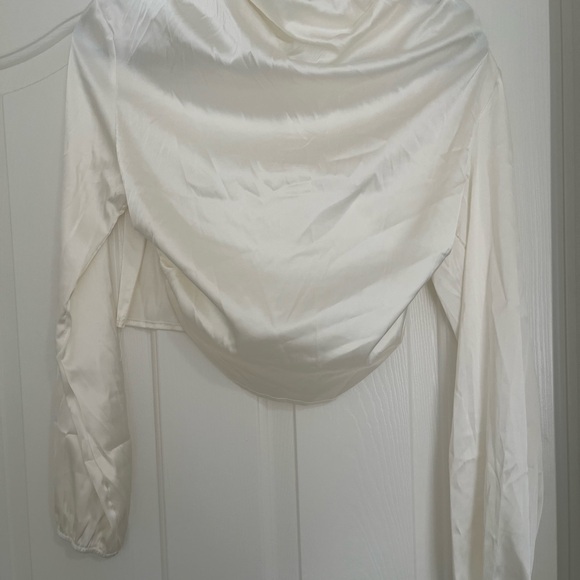 Mock neck lantern sleeve crop top - Picture 3 of 3